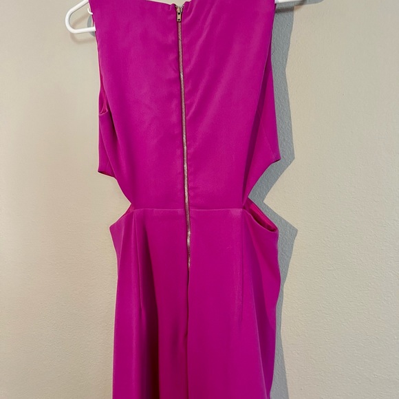Pop of pink Lulus cutout mini dress. Never worn! - Picture 3 of 3